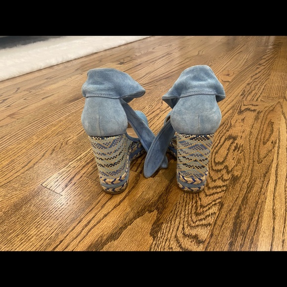 Arezzo Platforms - Picture 9 of 9